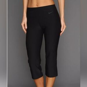 NWT Nike Dri Fit Legend 2.0 Cropped Capris
